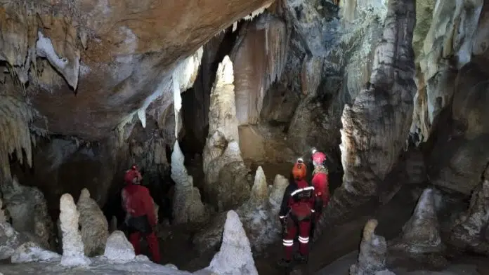Tomislavgrad Okupljanje Zaljubljenika U Podzemni Svijet Na Speleoloskom Skupu