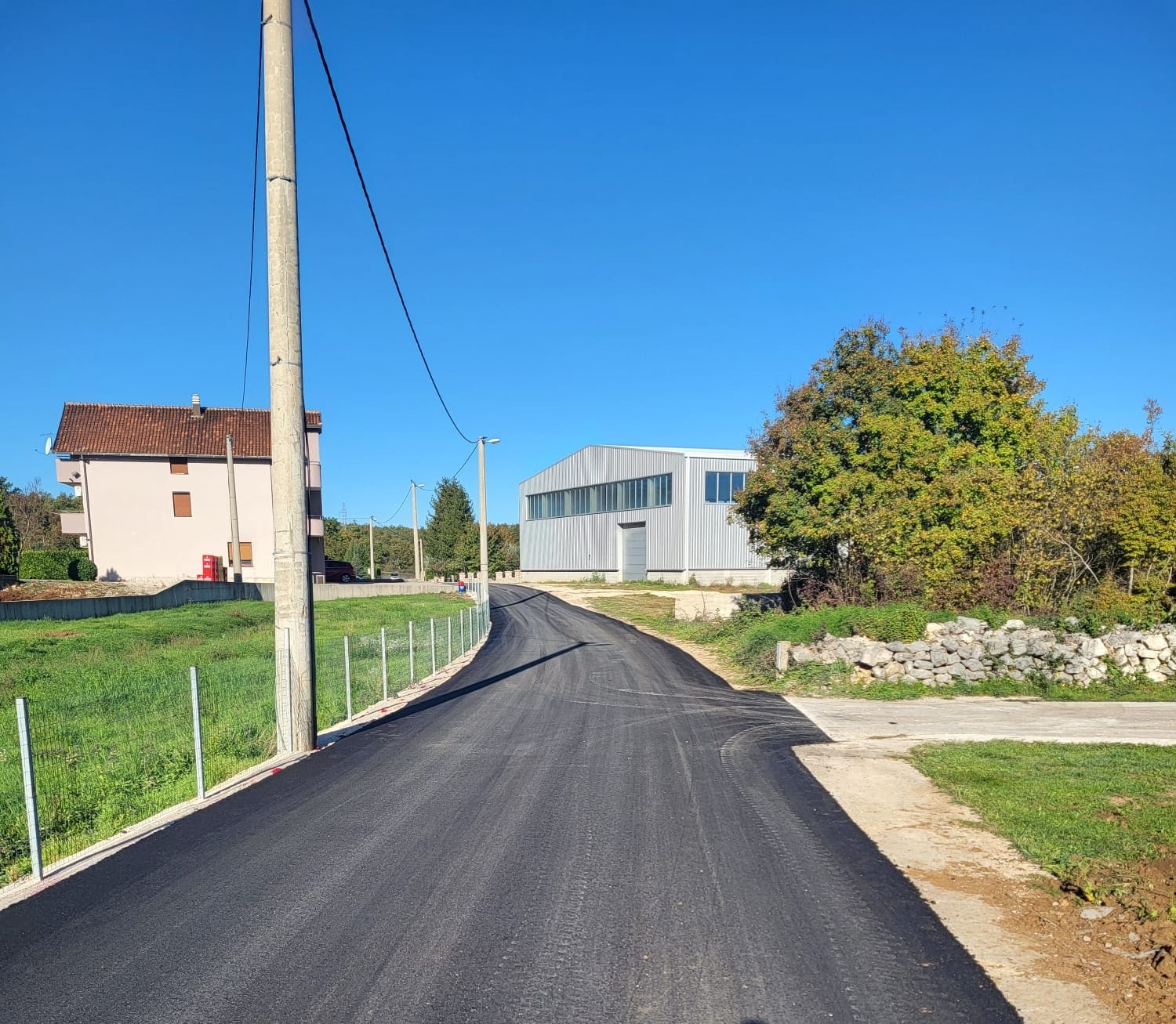Završeno je asfaltiranje lokalnih puteva u Batinu