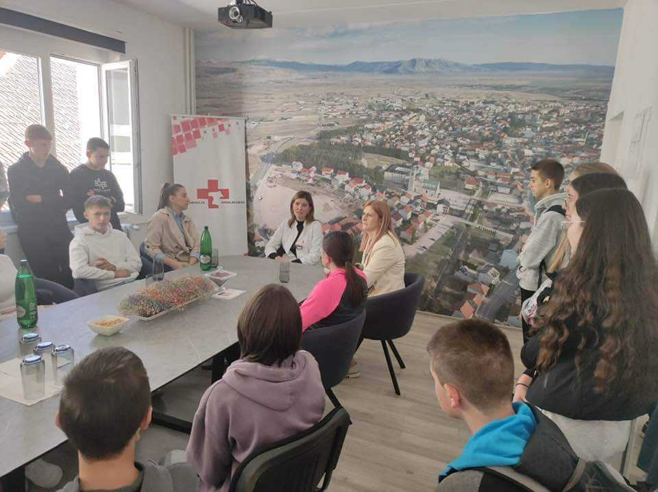 Posjet učenika IX. razreda Osnovne škole Stjepana Radića Prisoje Domu zdravlja Tomislavgrad