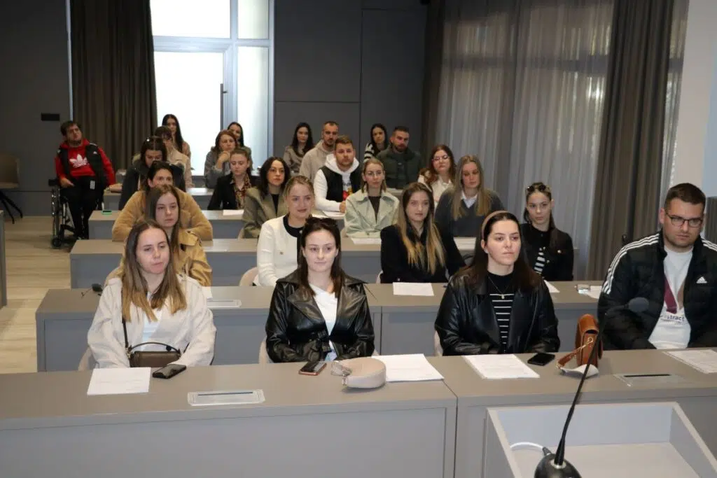 U ŽZH s radom započelo 30 vježbenika