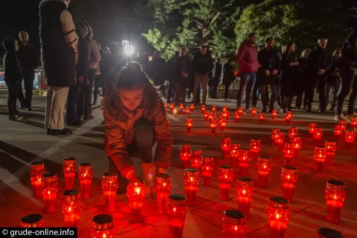 1731872228 Foto U Grudama Zapaljene Svijece Za Zrtve Vukovara I Skabrnje