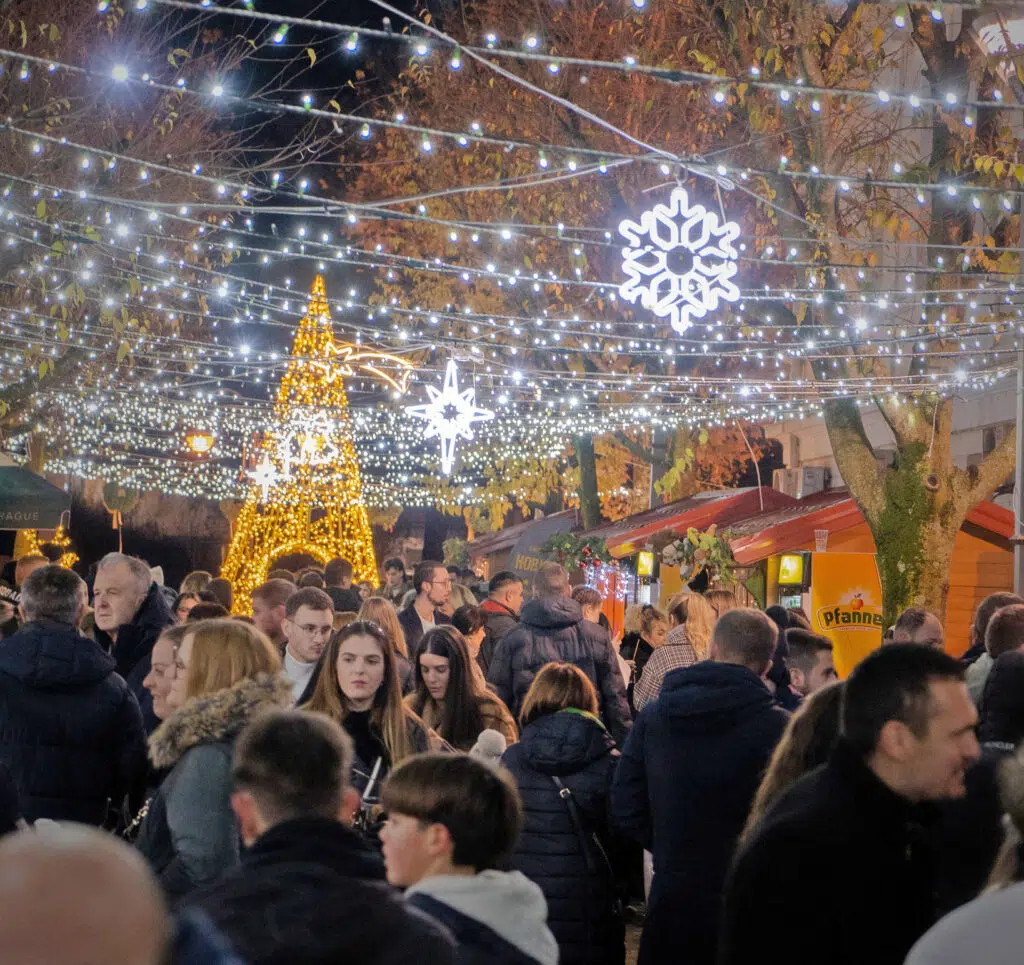 Javni poziv za zakup kućica i javnog prostora za prodaju i prezentaciju proizvoda za vrijeme trajanja manifestacije “ADVENT U LJUBUŠKOM”