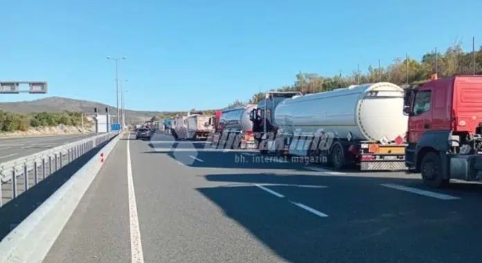 Na Bijaci Kilometarske Kolone Kamiona Cekamo Po Citav Dan