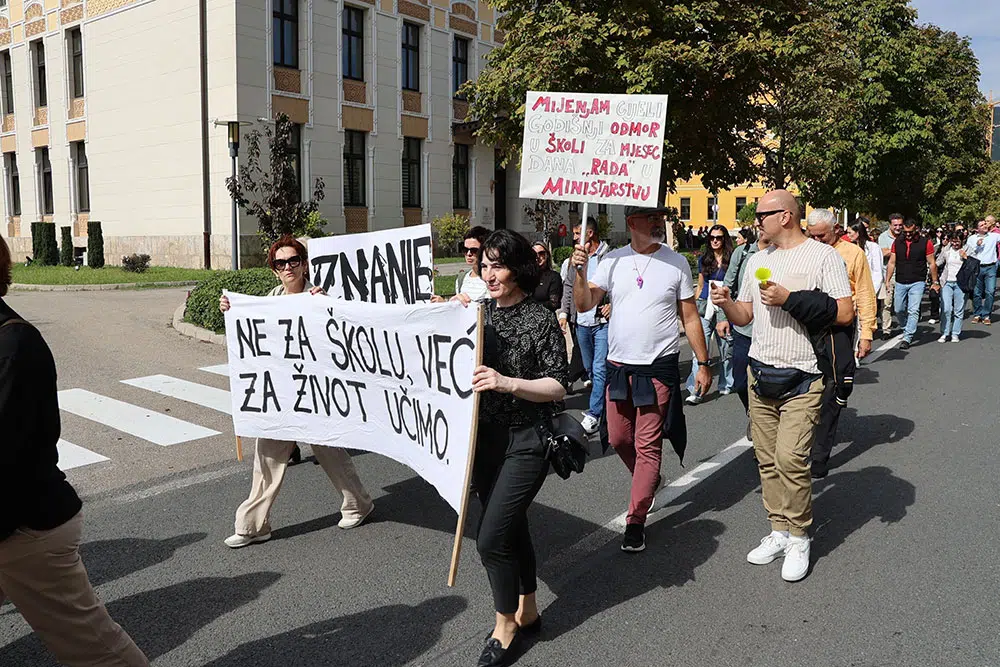 Prosvjetari ogorčeni: Neće imati tko predavati u školama