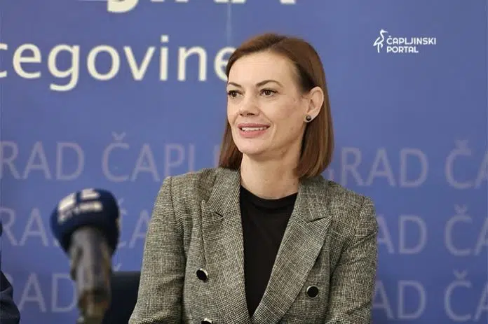 FOTO | Nova gradonačelnica Iva Raguž preuzela upravljanje gradom