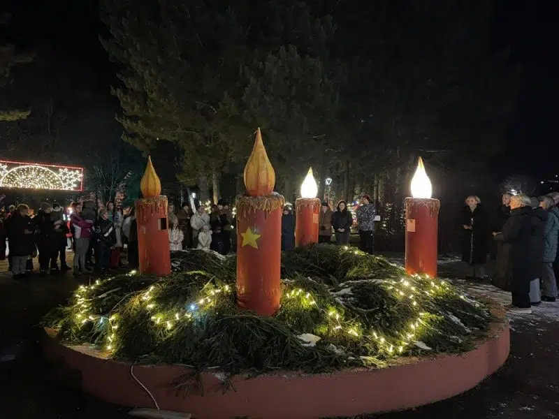 Kupres: Upaljena druga adventska svijeća uz pjesmu Raduj se grade Nazaret