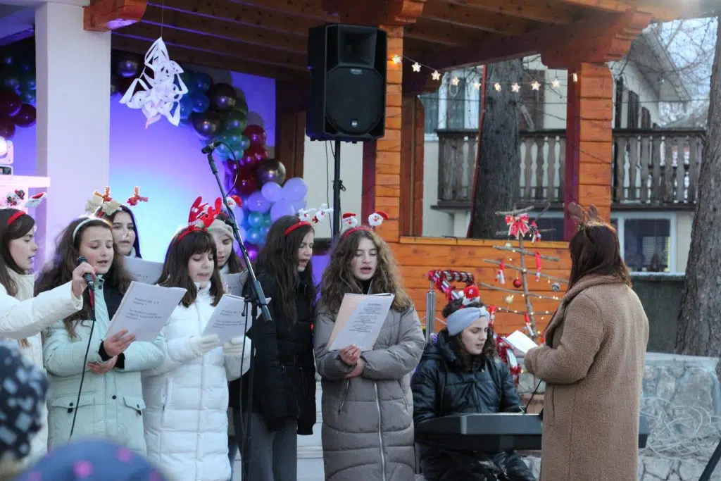 Pod geslom “Vratite nam malog Isusa” održan prvi advent u šujičkoj župi