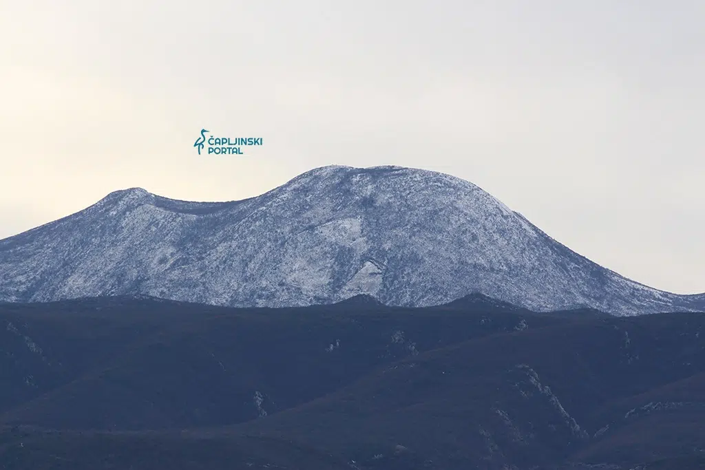 FOTO | Snijeg zabijelio planinu Žabu i okolne vrhove u blizini Neuma
