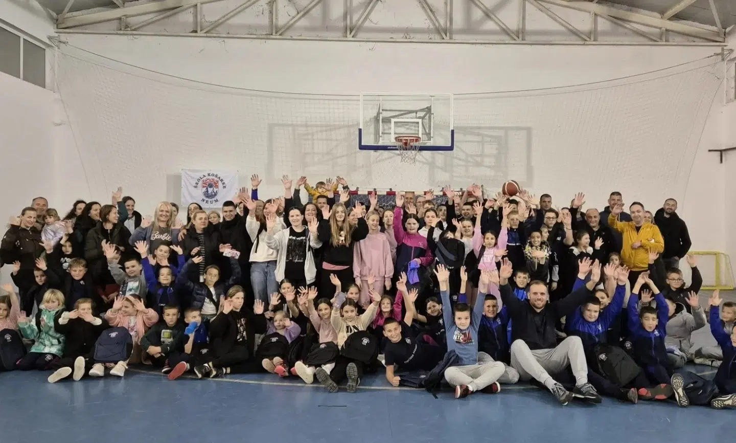 FOTO: Božićni domjenak Škole košarke Neum: Druženje, natjecanja i nagrade