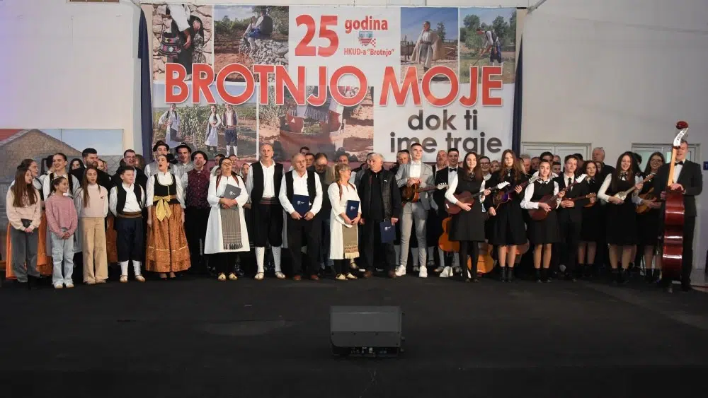 HKUD Brotnjo proslavilo 25 godina djelovanja adventskim koncertom