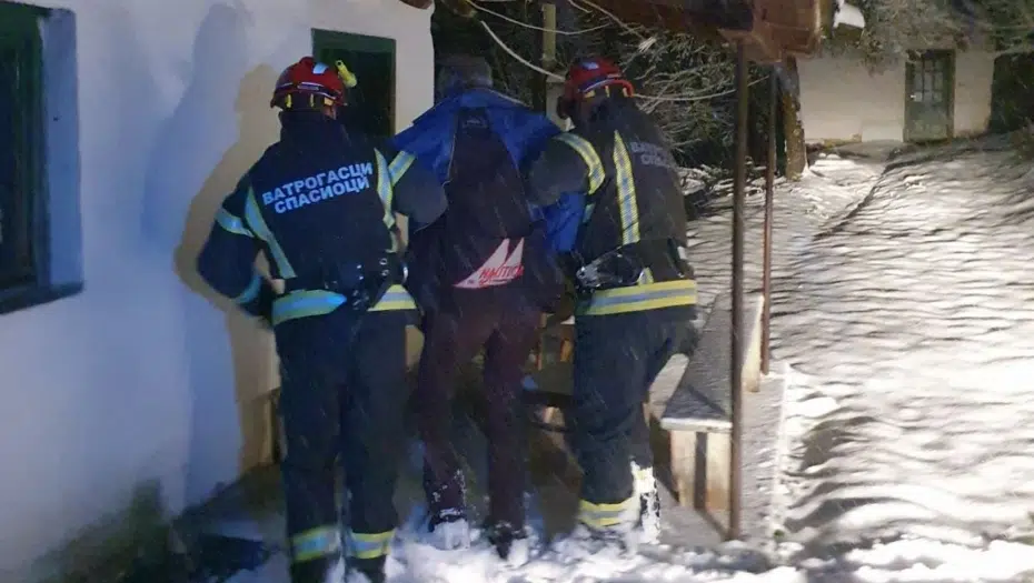 Heroji iz Bajine Bašte pomogli mještaninu da dođe do zavejane kuće