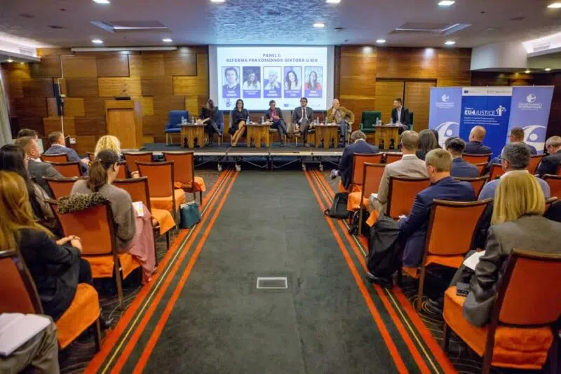 MINISTARSTVO pravosuđa i uprave Hercegbosanske županije na konferenciji u Sarajevu povodom Međunarodnog dana borbe protiv korupcije