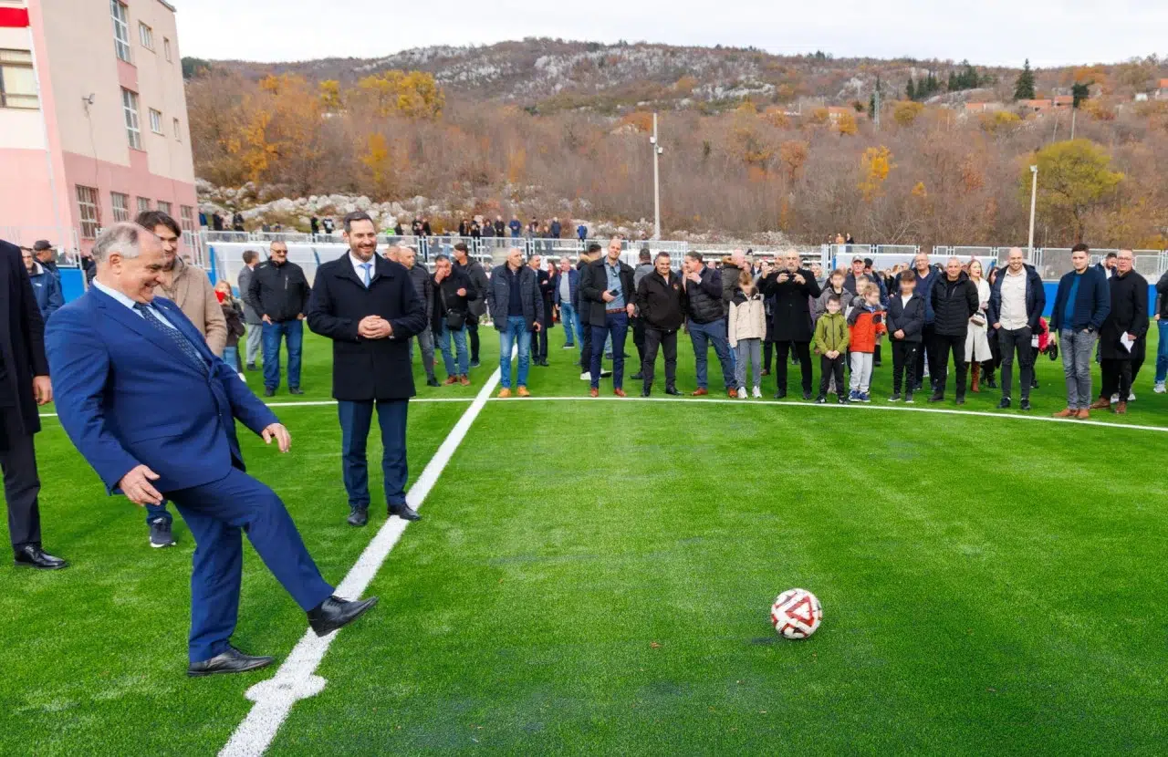 Otvoreno najmodernije igralište u Imotskoj krajini!