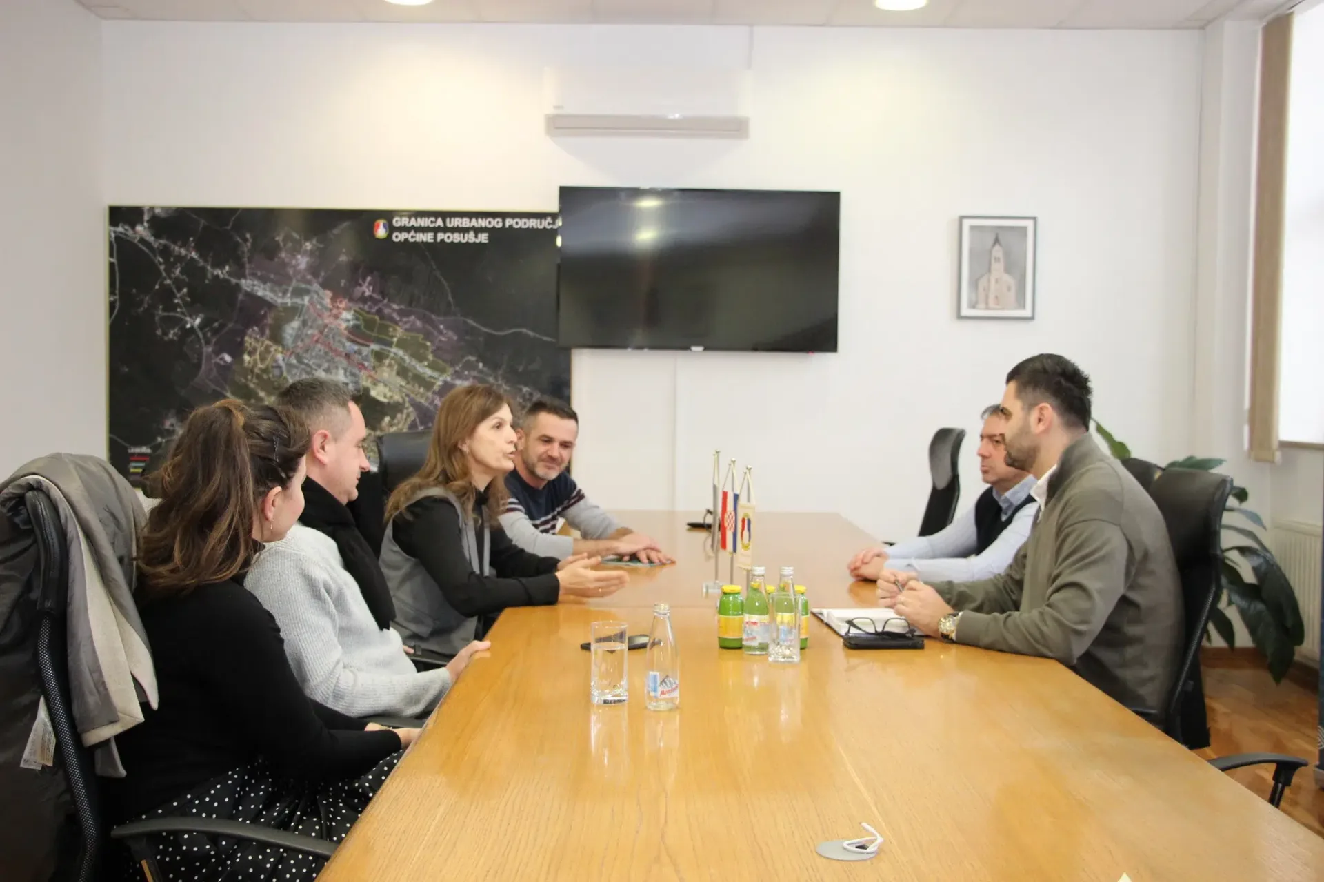 Posušje: Ravnatelji osnovnih i srednjih škola na sastanku s načelnikom o mjerama povećanja sigurnosti u obrazovnim ustanovama