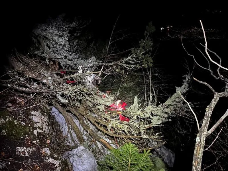 FOTO: Članovi GSS, nakon napornog traganja, spasili dvojicu planinara na planini Čvrsnici