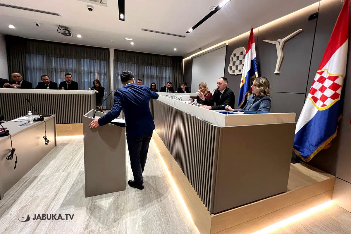 Prekinuta sjednica Skupštine ŽZH, sukobili se Bandić i Jelčić