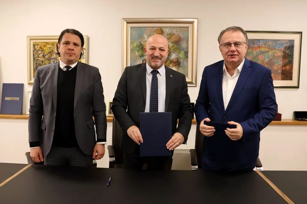 Rastu plaće federalnim državnim službenicima