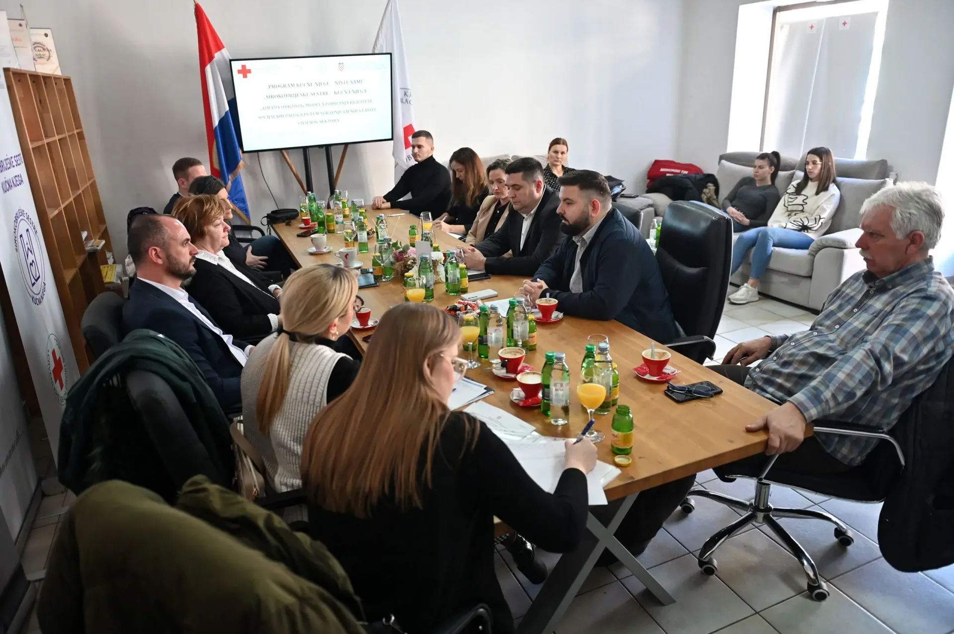 Predstavnici hrvatskog ministarstva posjetili Crveni križ ŽZH