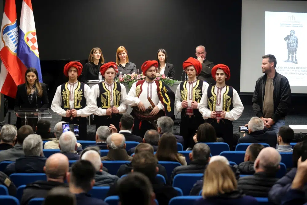 FOTO: U Grudama održan okrugli stol ‘Sjećanje na hajduka Andriju Šimića’