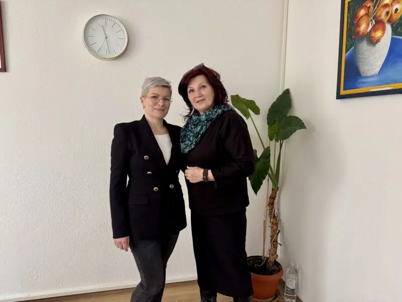 MINISTRICA rada, zdravstva, socijalne skrbi i prognanih Dijana Novković – Pećanac održala sastanak s predsjednicom Udruge žena oboljelih i liječenih od karcinoma dojke Bistrica Slavicom Gotovac
