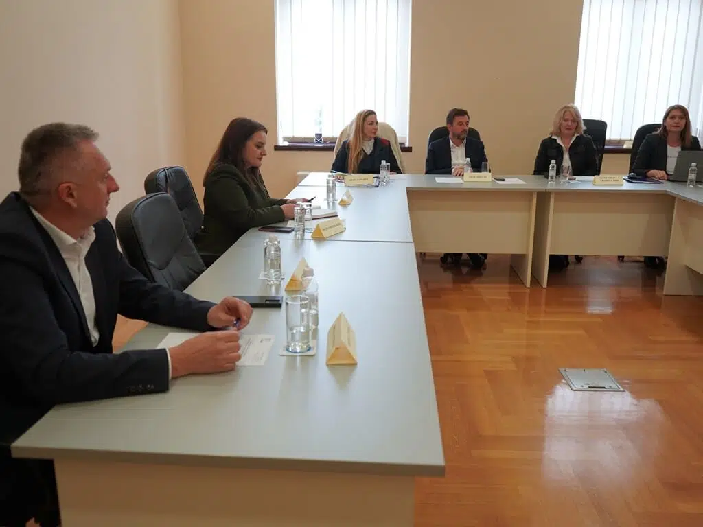 Na sastanku u Mostaru naglašen značaj Zakona o građevinskom zemljištu u FBiH čije usvajanje podržava Savez općina i gradova FBiH