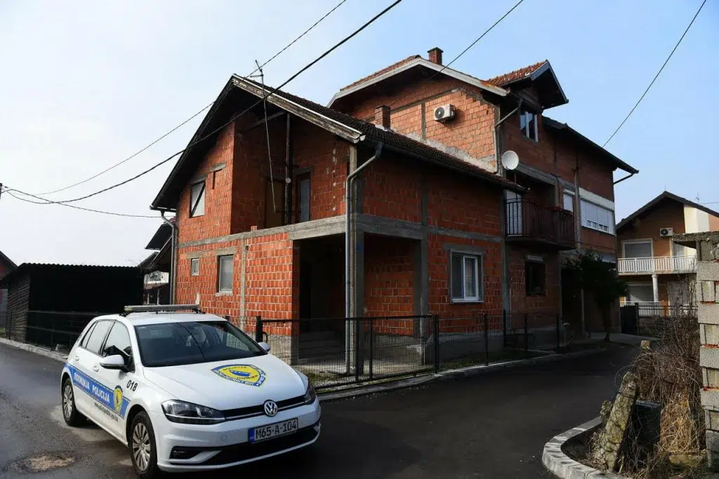 Novi detalji jezivog slučaja u Brčkom: neka djeca su zaražena parazitima, djevojčice su odvedene na ginekološki pregled