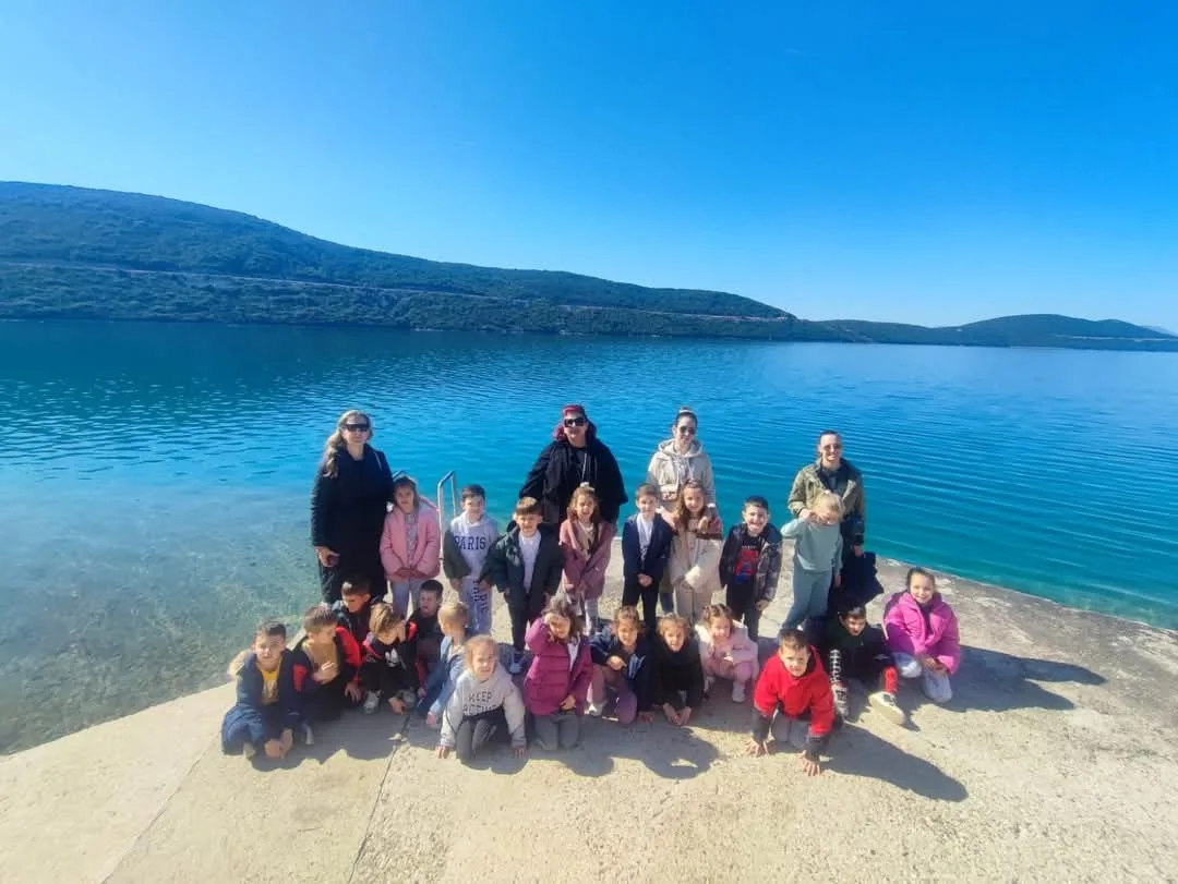FOTO| Vrtićanci uživali u sunčanom danu na moru
