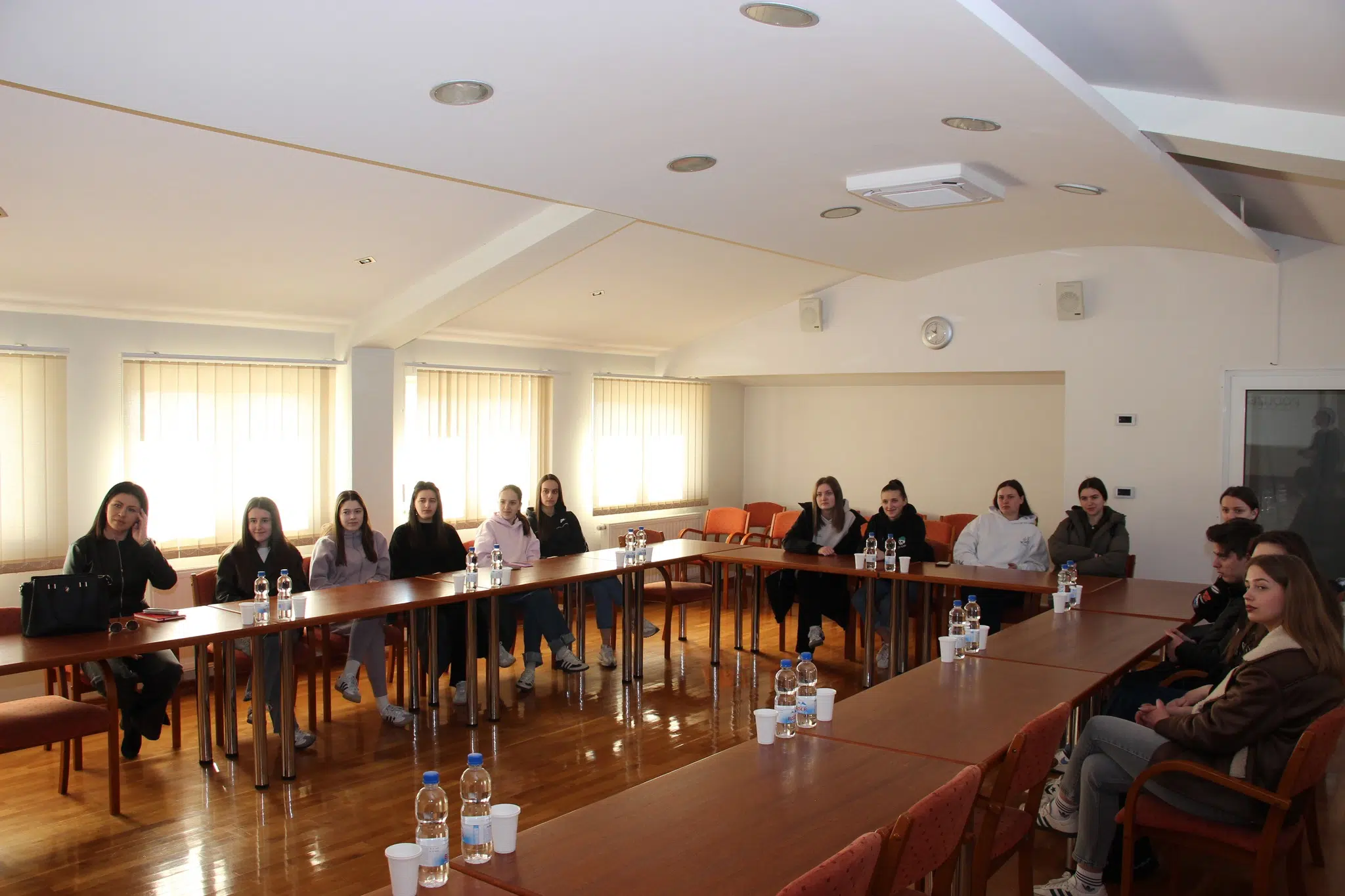Maturanti ekonomskog smjera u Posušju učili o poduzetništvu kroz edukativno predavanje