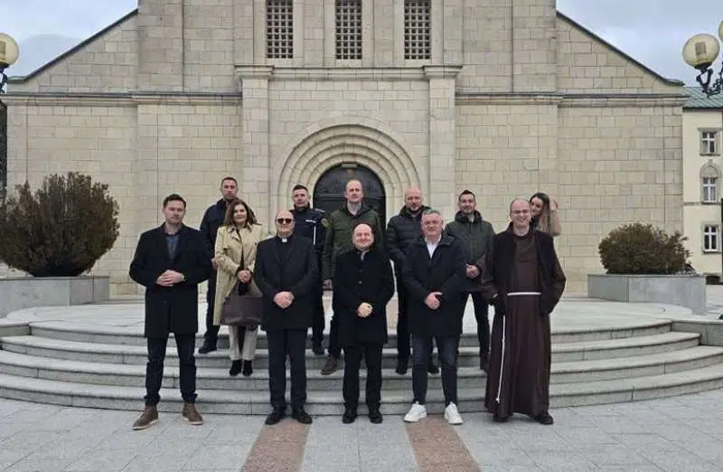 FOTO: Danas se biskup mostarsko-duvanjski mons. Petar Palić sastao u Tomislavgradu s članovima Odbora za obilježavanje 1100. obljetnice Hrvatskog kraljevstva i krunidbe kralja Tomislava