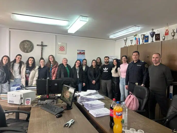 Učenici Gimnazije Marka Marulića osvojili prvo mjesto s projektom “Stop