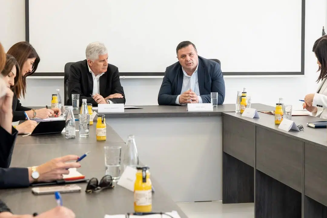 Visoko izaslanstvo predvođeno predsjednikom Čovićem u Neumu: Razgovori o cestovnim infrastrukturnim i sportskim projektima
