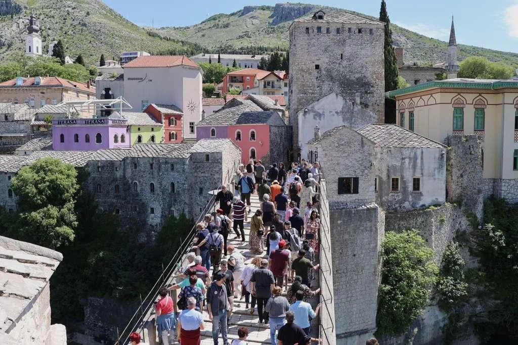 Ekipi RTV Herceg-Bosne zabranjeno snimanje na Starom mostu, uslijedile prijetnje i fizički nasrtaj