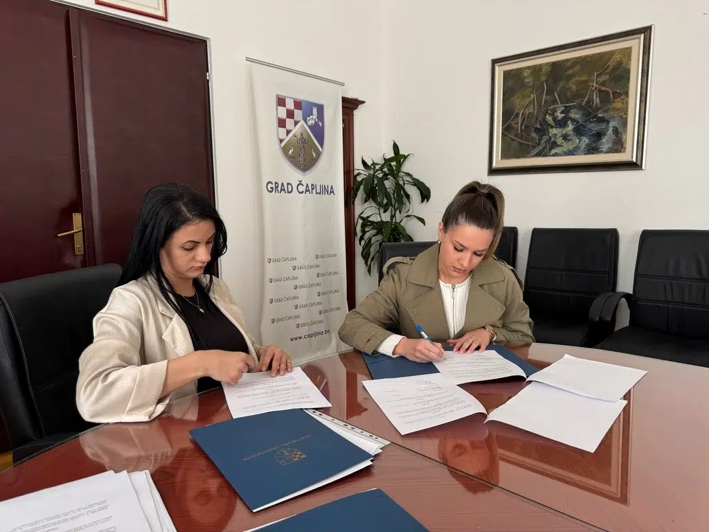 FOTO | Prilika za prvo radno iskustvo: 12 pripravnika iz Čapljine potpisalo ugovore i započeli staž
