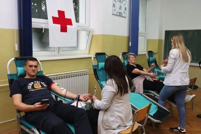 FOTO | U akciji darivanja prikupljeno 14 doza krvi