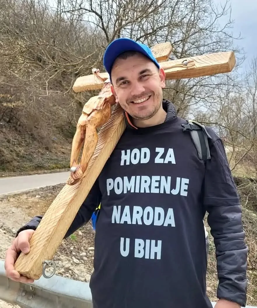 Ljubušak Josip Jelinić: Hodočasnik mira na završetku svog 1030 kilometara dugog puta kroz Bosnu i Hercegovinu