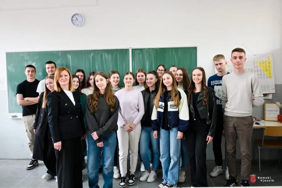 Sara Antunović, učenica Srednje škole Prozor, osvojila prvo mjesto iz njemačkog jezika na razini Bosne i Hercegovine