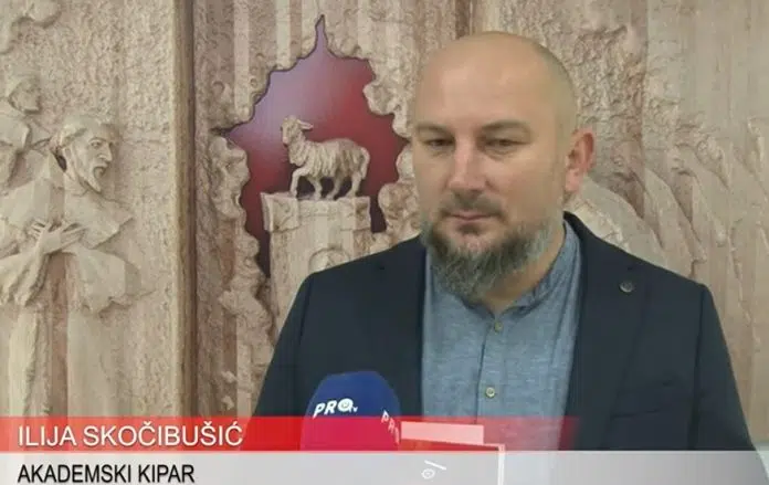 U Čapljini otvorena izložba “U zagrljaju križa” kipara Ilije Skočibušića