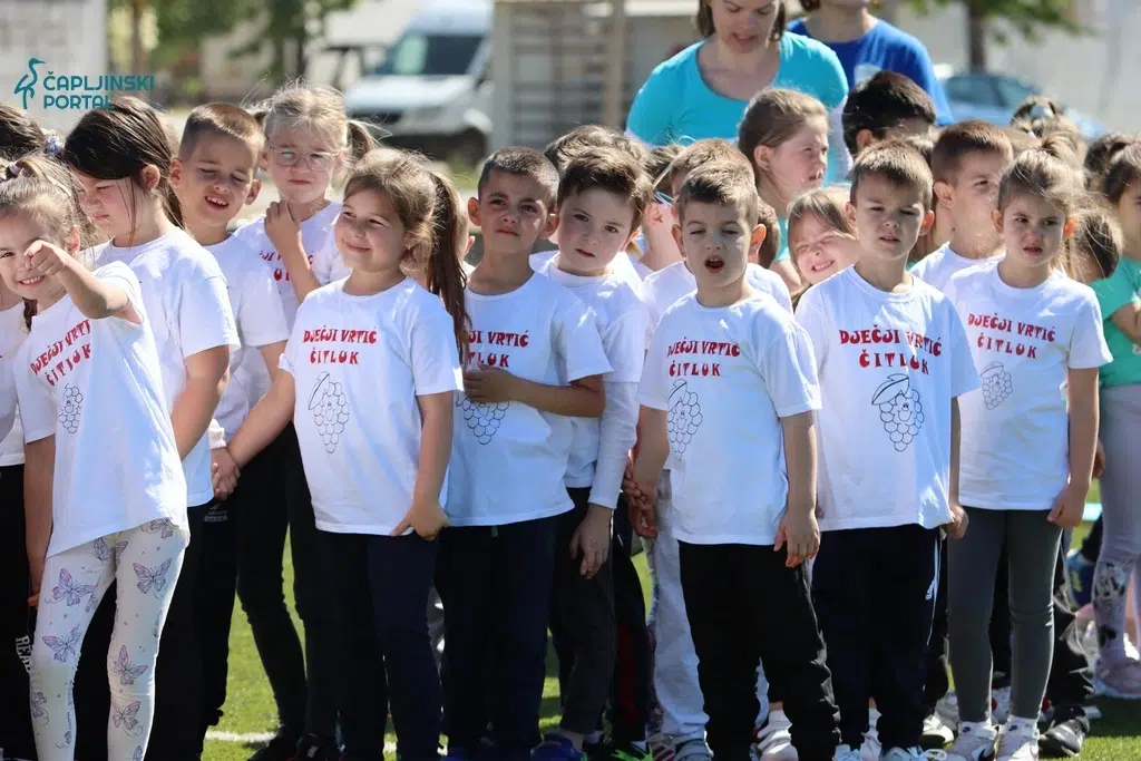 FOTO/VIDEO | Započela Mala olimpijada: Stotine mališana stigle u Čapljinu