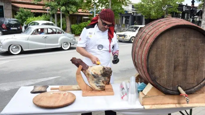 Vlasnici oldtimer vozila u Čitluku dočekani s vinom, pršutom i
