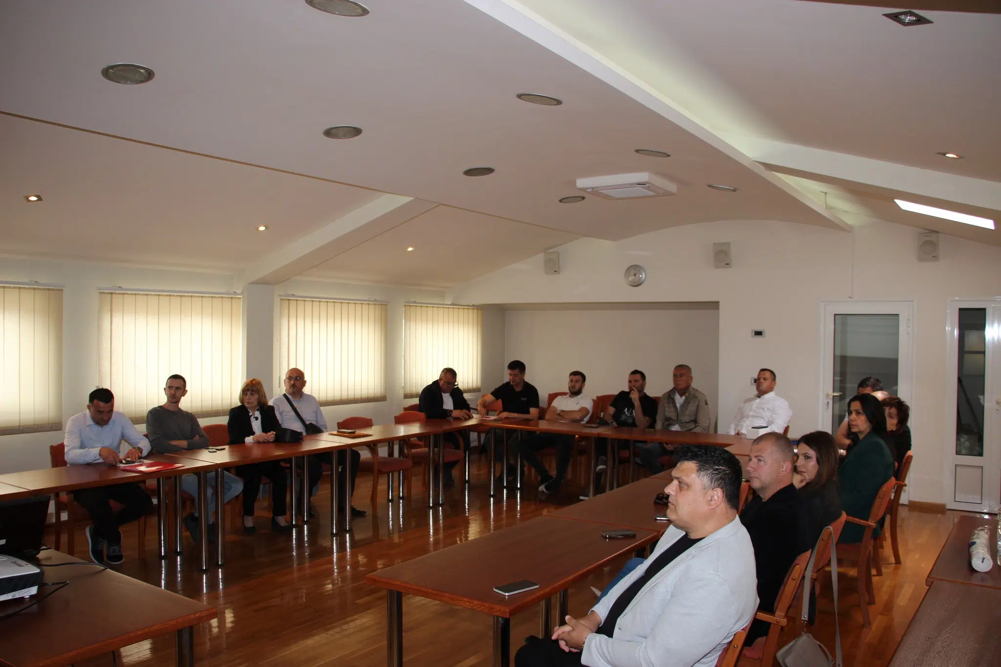 Opasnost od slinavke i šapa: Stručnjaci educirali stočare i službe u Posušju