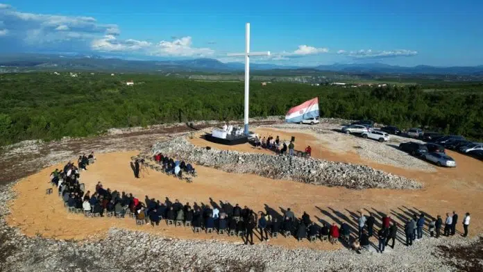 Blagoslovljen zavjetni križ u spomen na žrtve Bleiburga i Križnog