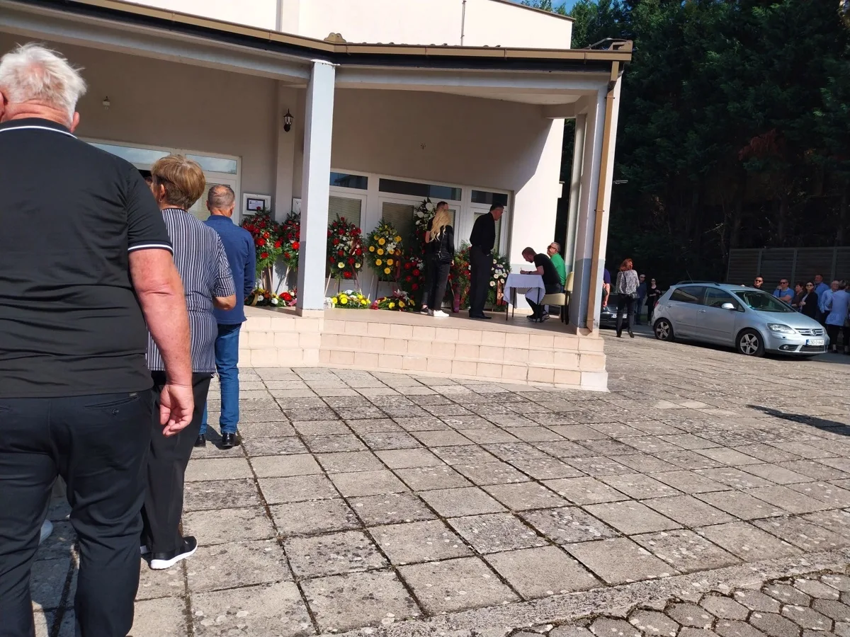 FOTO | Stotine rukometaša iz cijele regije ispratile Telu na posljednji počinak
