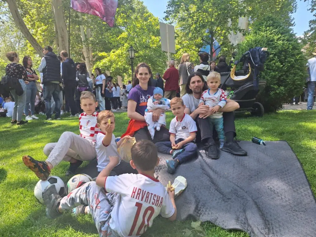 Šestorica braće na zagrebačkom Zrinjevcu – slika i prilika Hoda za život