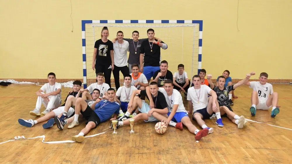 Učenici OŠ fra Didaka Buntića pobjednici turnira u košarci i malom nogometu