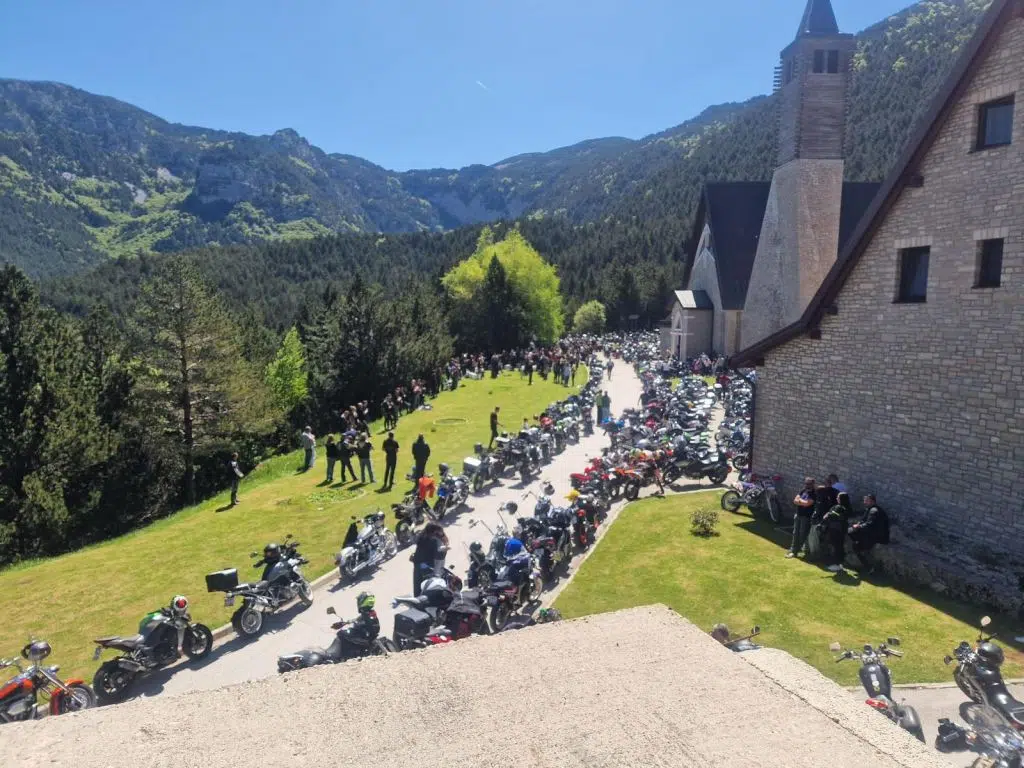 Masna Luka: Rekordan odaziv motorista na misi i blagoslovu vozača i njihovih prometala (foto/video)
