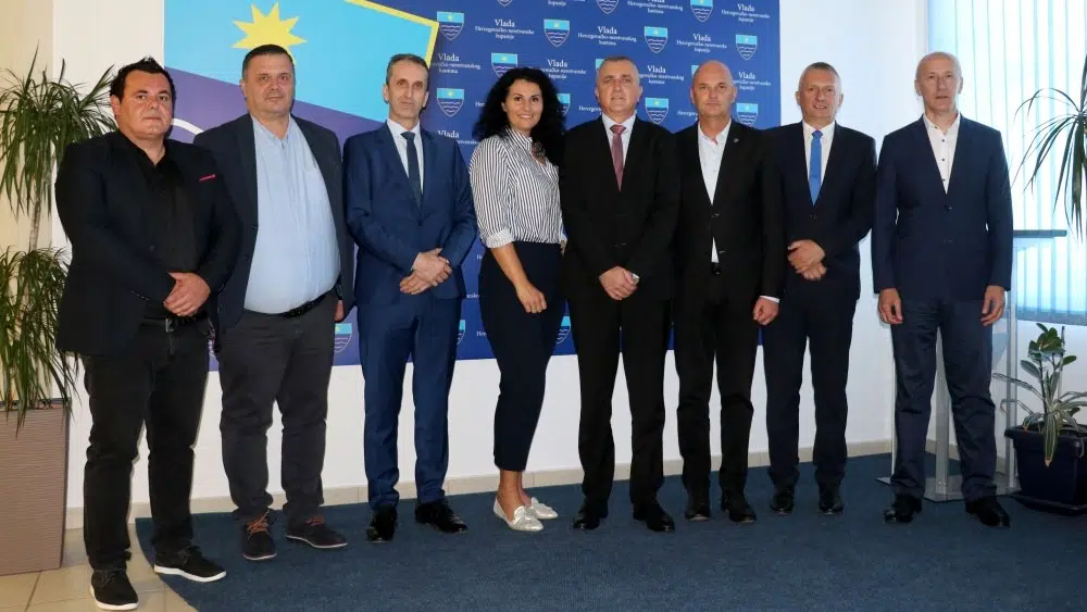 Potpisivanjem ugovora aktivirano gotovo 1,4 milijuna KM za lokalne ceste u HNŽ