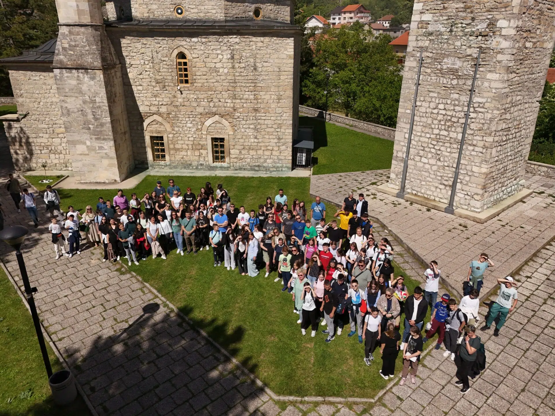 Oko 150 učenika novogradskih škola posjetili Livno, grad koji odiše bogatom povijesti i prirodnim ljepotama