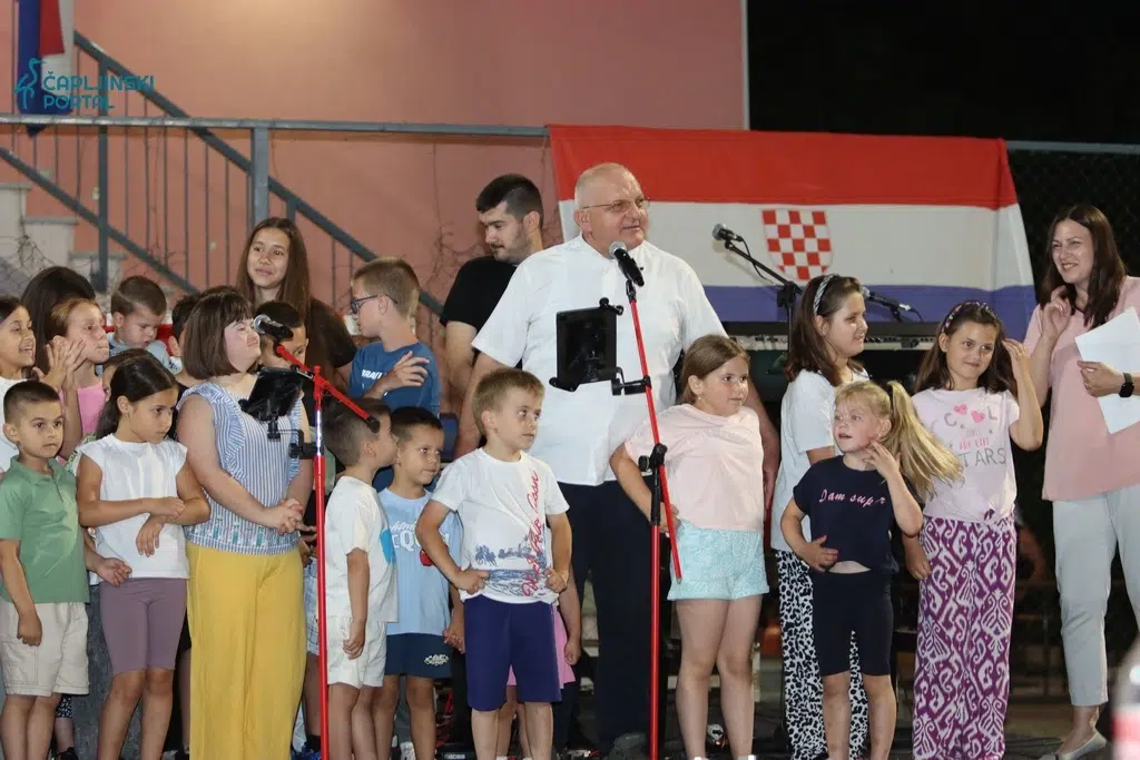 FOTO | U Čeljevu održan kulturno-zabavni program povodom Lipanjskih zora
