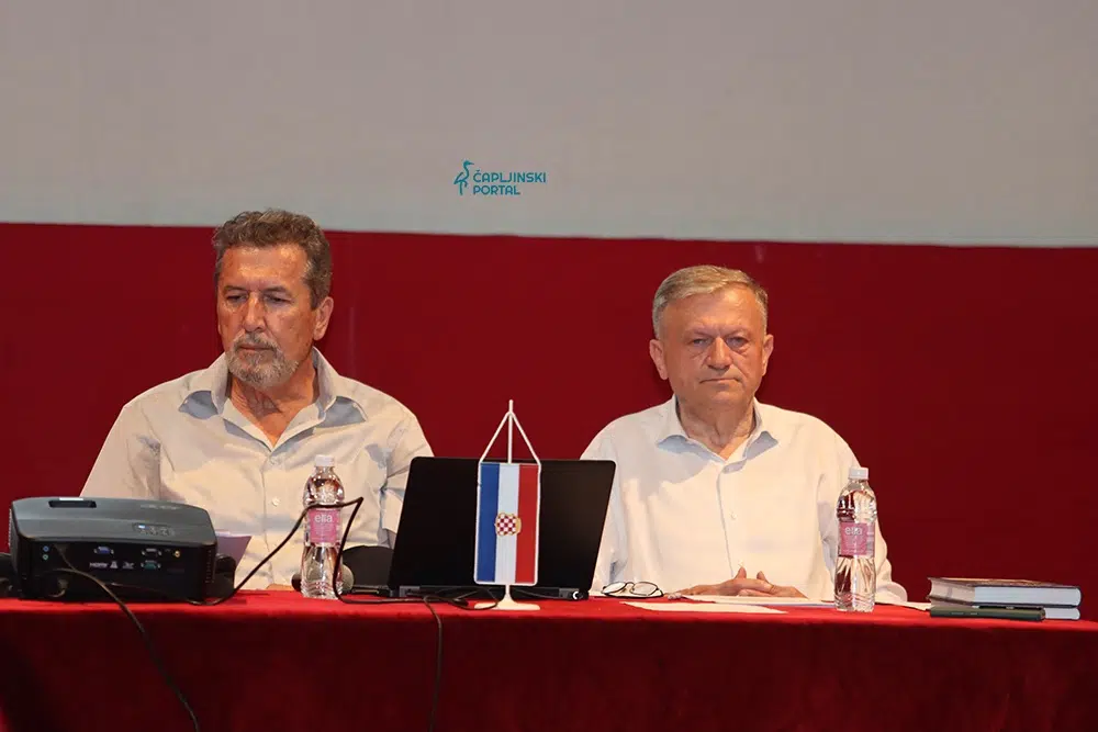 FOTO | Pred 40 posjetitelja održano predavanje o Operaciji Čagalj – govorili generalni Beneta i Vrljić
