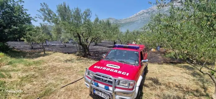 FOTO| Ugašen manji požar u Broćancu